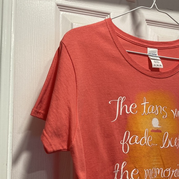 ❤️ 2/$25* ❤️ NWOT - Ladies Short Sleeve Coral Tee - Sz L - Picture 7 of 9